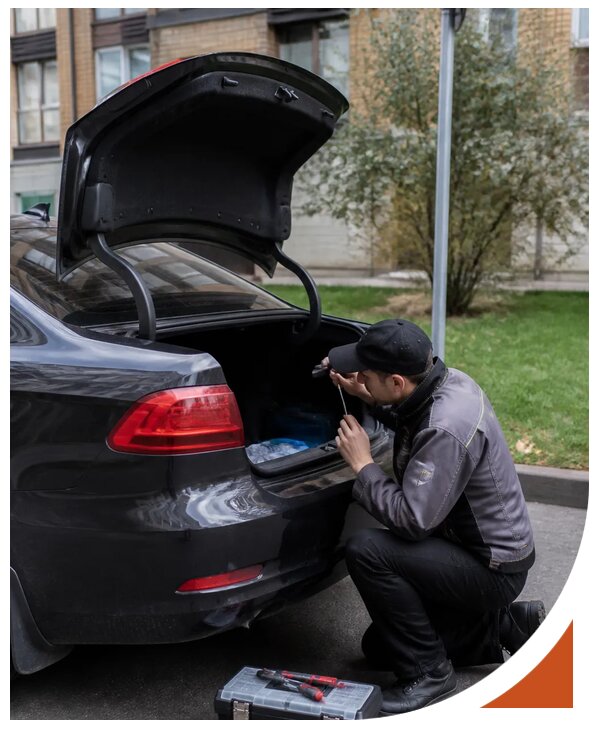 Вскрытие багажника автомобиля без повреждений в Новом Уренгое